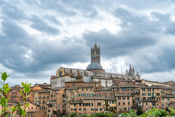 Hermosa vista de la histórica ciudad de Siena, Italia — Foto de Stock