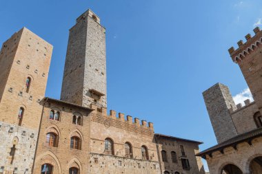 Ortaçağ San Gimignano, merkez meydanı, Toskana. İtalya