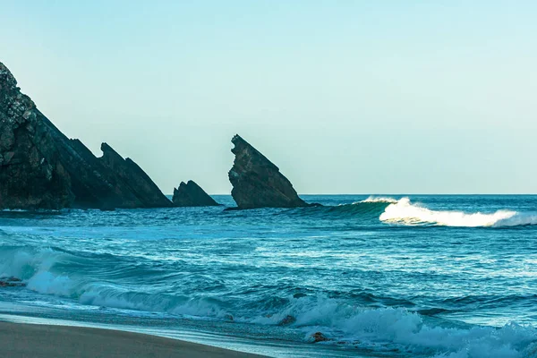 Breaking ocean wave falling down at sunrise time — Stock fotografie