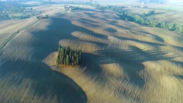 Drohnen-Luftaufnahme der Landschaft in der Region Chianti, Toskana — Stockvideo