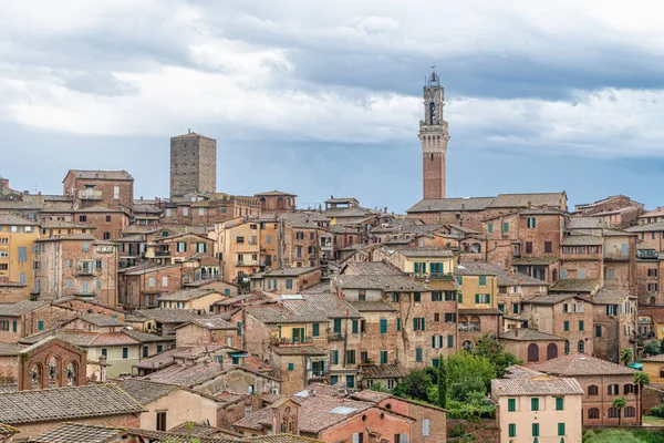Paisaje de Siena, una hermosa ciudad medieval en Toscana — Foto de Stock