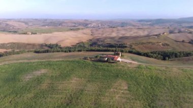 Cappella di Vitaleta ve Toskana 'da selvi.