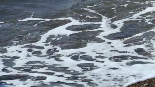 Nahaufnahme Der Gestörten Blauen Wasseroberfläche Des Ozeans Zeitlupe — Stockvideo