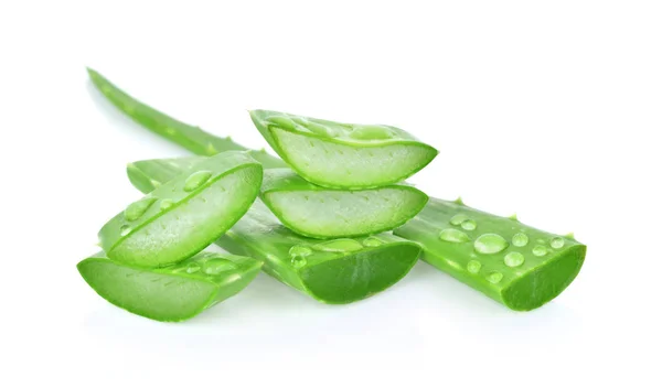 Aloe vera taze yaprak. Beyaz arka plan üzerinde izole — Stok fotoğraf