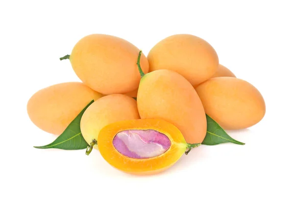 Закрити вгору, солодкі фрукти Маріан сливового тайський (mayongchid) ізольовані на — стокове фото