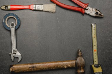 eski araçlar koyu arka plan üzerinde ayarlayın. Babalar günü kavramı kopya, metin, yazı için boş alan ile.