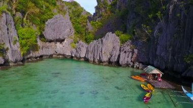 Anteni: Kayaklar ve üzerinden cennet kayalıklarla