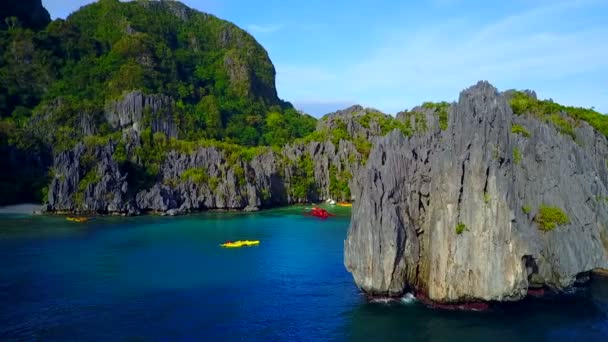 Hava: gözlerden uzak, tropikal Cove girme — Stok video