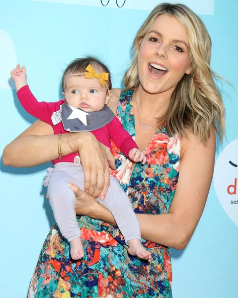 TV-personlighet Ali Fedotowsky — Stockfoto