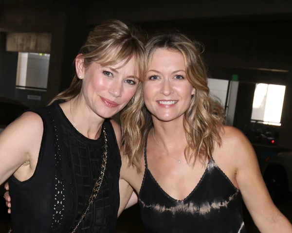 Ali Hillis, Meredith Monroe — Stockfoto