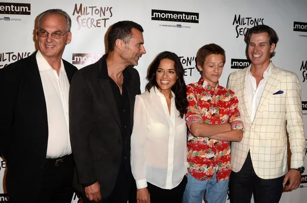 Fred fuchs, barnet bain, michelle rodriguez, percy hynes white, sean buckley — Stockfoto