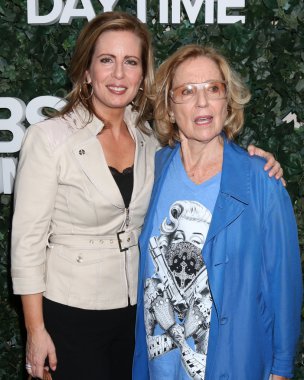 Martha Byrne, Elizabeth Hubbard 