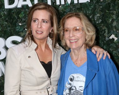 Martha Byrne, Elizabeth Hubbard 