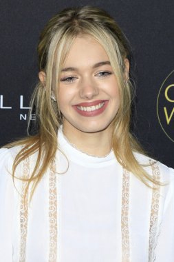 aktris Sadie Calvano
