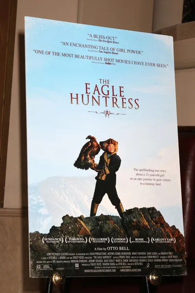 "De Eagle Huntress "poster — Stockfoto