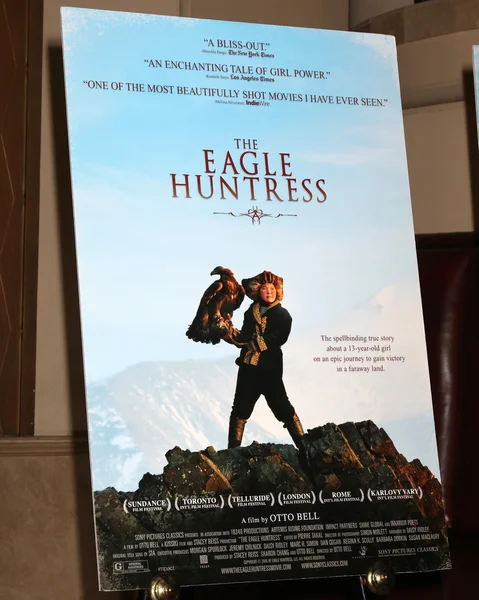 "De Eagle Huntress "poster — Stockfoto