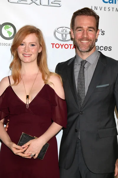 Kimberly arroyo, james van der beek — Foto de Stock