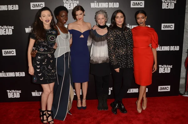 Hristian Serratos, Danai Gurira, Lauren Cohan, Melissa McBride, Alanna Masterson, Sonequa Martin — Stock Photo, Image