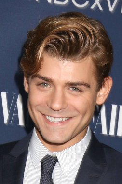 oyuncu Garrett Clayton