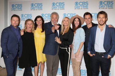 Michael Logan, personel, Jacob Young, Alley Mills, Heather Tom, Angelica Mcdaniel, John Mccook, Katherine Kelly Lang, Bradley Bell, Jacqueline Macinnes Wood, Brooks, Scott Clifton Darin