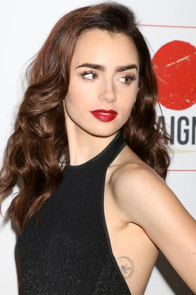 Actrice Lily Collins — Stockfoto