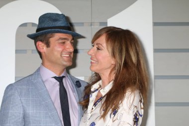 Philip Joncas, Allison Janney