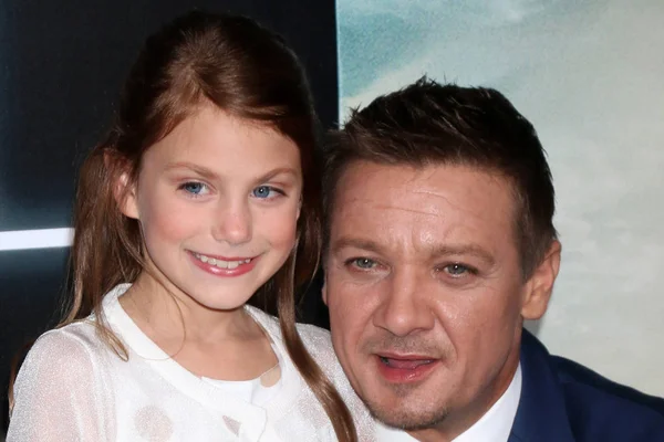 Abigail Pniowsky, Jeremy Renner — kuvapankkivalokuva