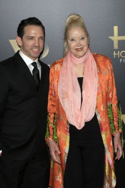 Konuk, Sally Kirkland