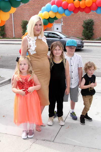 Tori Spelling, çocuk