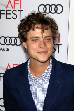 aktör Douglas Smith