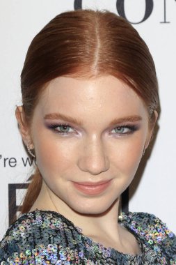 aktris Annalise Basso