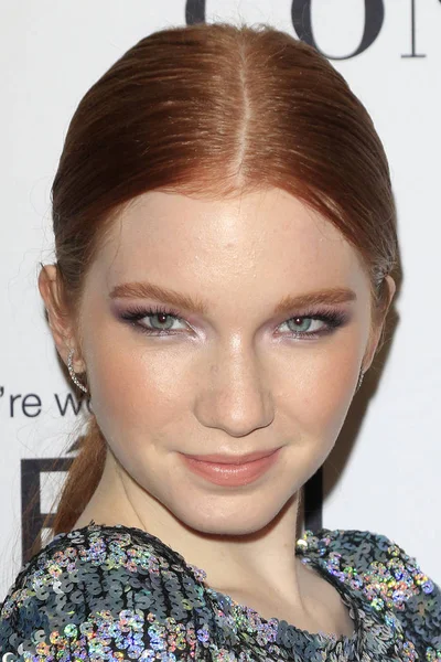 Skådespelerskan Annalise Basso — Stockfoto