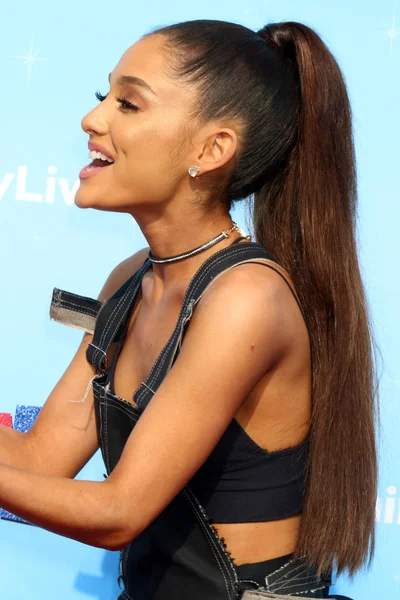 Singer Ariana Grande — Stock Photo, Image