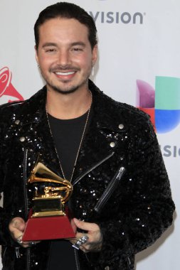 J Balvin 17 yıllık Latin Grammy Ödülleri'nde