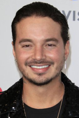 J Balvin 17 yıllık Latin Grammy Ödülleri'nde