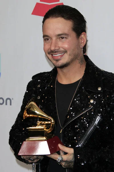 J Balvin at the 17th Annual Latin Grammy Awards — Stock Photo, Image