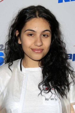 şarkıcı Alessia araba 