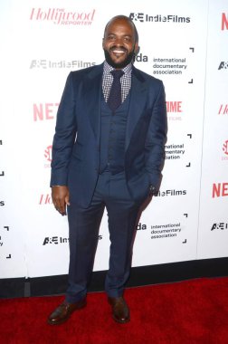 televizyon sunucusu Sal Masekela