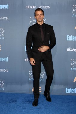 oyuncu Cameron Mathison