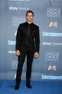 oyuncu Cameron Mathison