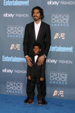 Dev Patel, güneşli Pawar