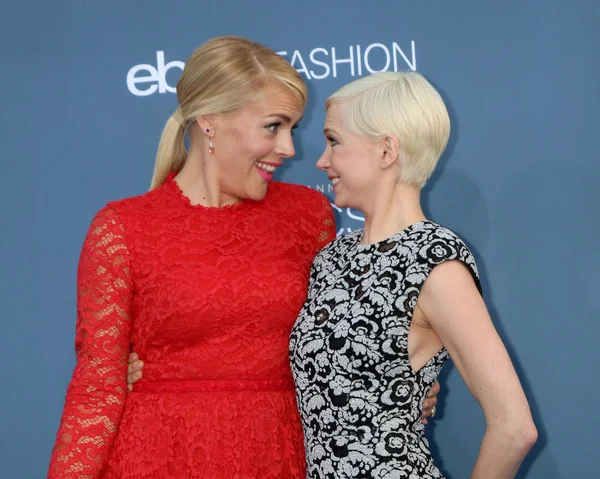 Busy Philipps, Michelle Williams — Stockfoto