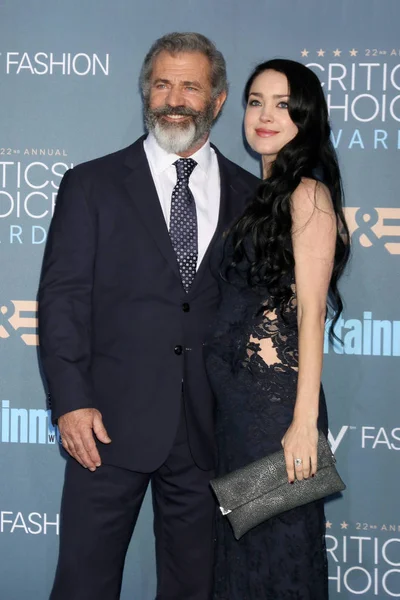 Mel Gibson, Rosalind Ross — Stockfoto