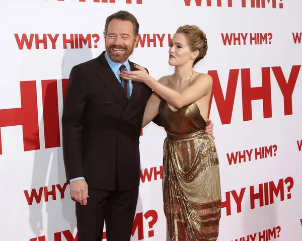 Bryan Cranston, Zoey Deutch — Foto de Stock