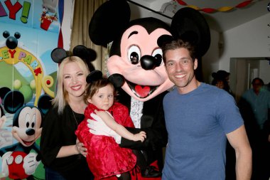  Adrienne Frantz Bailey, Amelie Bailey, Scott Bailey, Mickey Mouse karakter