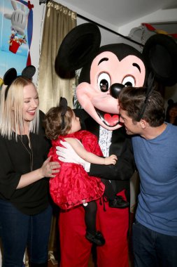  Adrienne Frantz Bailey, Amelie Bailey, Scott Bailey, Mickey Mouse karakter