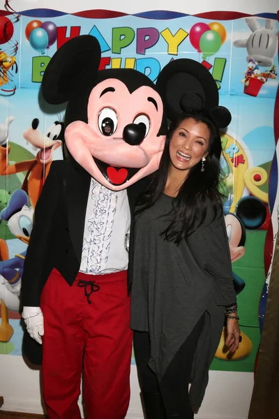 Carácter de Mickey Mouse, Kelly Hu —  Fotos de Stock