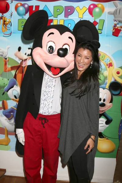 Personagem Mickey Mouse, Kelly Hu — Fotografia de Stock