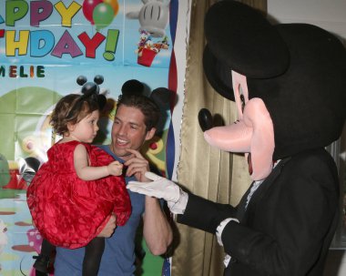 Amelie Bailey, Scott Bailey, Mickey Mouse karakter