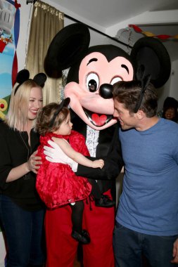  Adrienne Frantz Bailey, Amelie Bailey, Scott Bailey, Mickey Mouse karakter